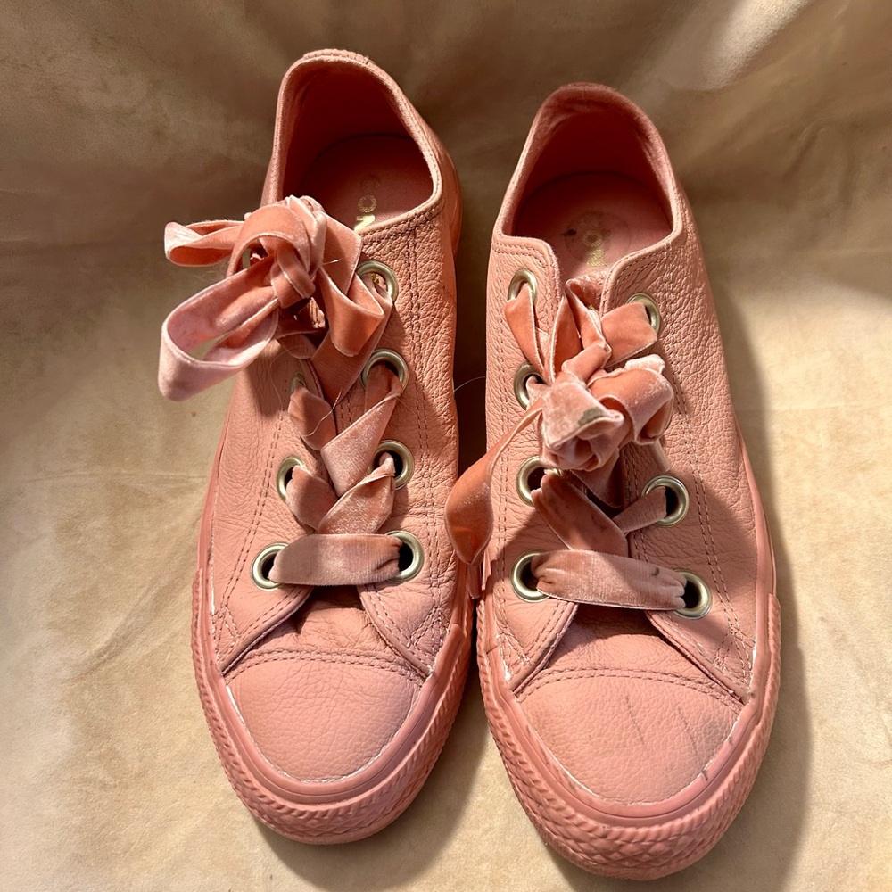 Converse All Star Chuck Taylor Big Eyelets sneakers pink leather finish low tops
